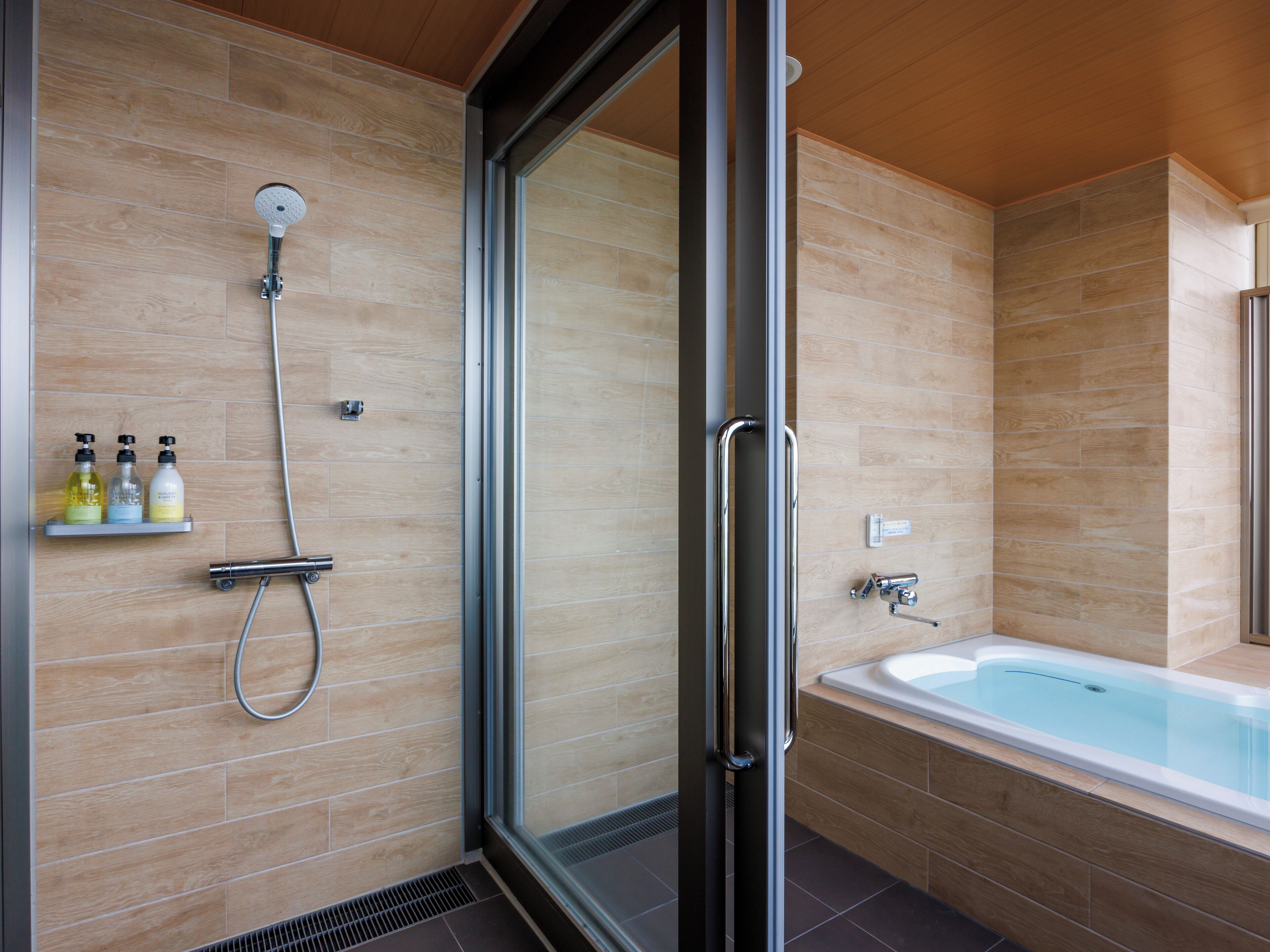 kishuntei, jp-western with open-air bath, buffet, non smoking | bathroom | combined shower/bathtub, deep-soaking bathtub, free toiletries