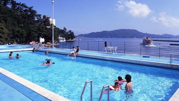 室外游泳池