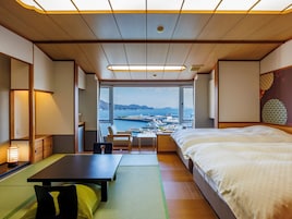 Down comforters, in-room safe, soundproofing, free WiFi