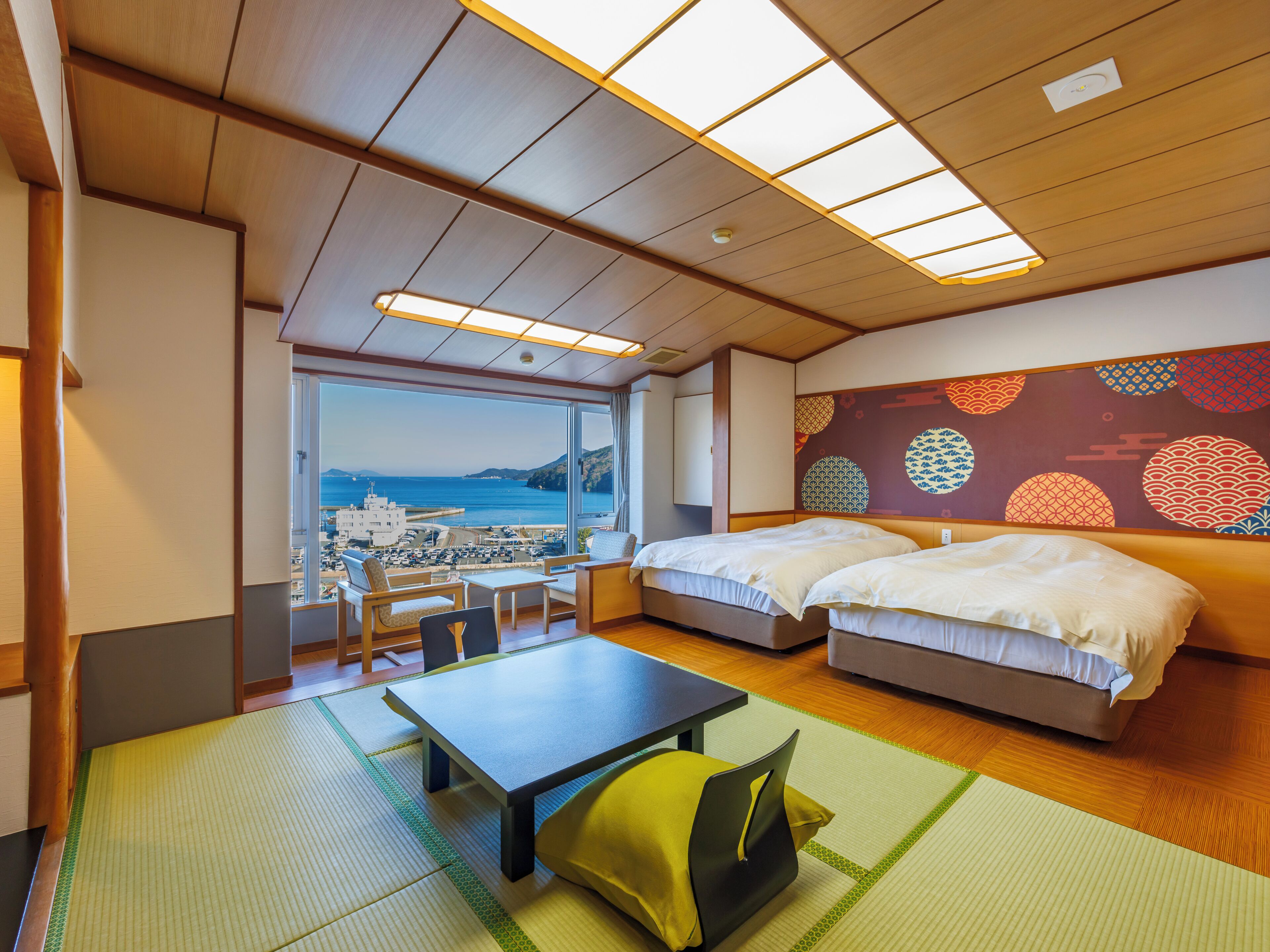 In-room safe, soundproofing, free WiFi, bed sheets