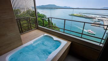 淋浴/浴缸二合一、全浸式浴缸、免費盥洗用品、吹風機