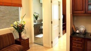 อพาร์ทเมนท์, 1 ห้องนอน | บริเวณนั่งเล่น | ทีวีจอแบน
