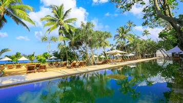 Outdoor pool, sun loungers