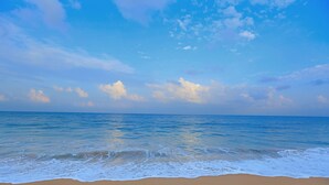 A beach with a clear sky and calm sea. - Pandanus Beach Resort & Spa (Induruwa)