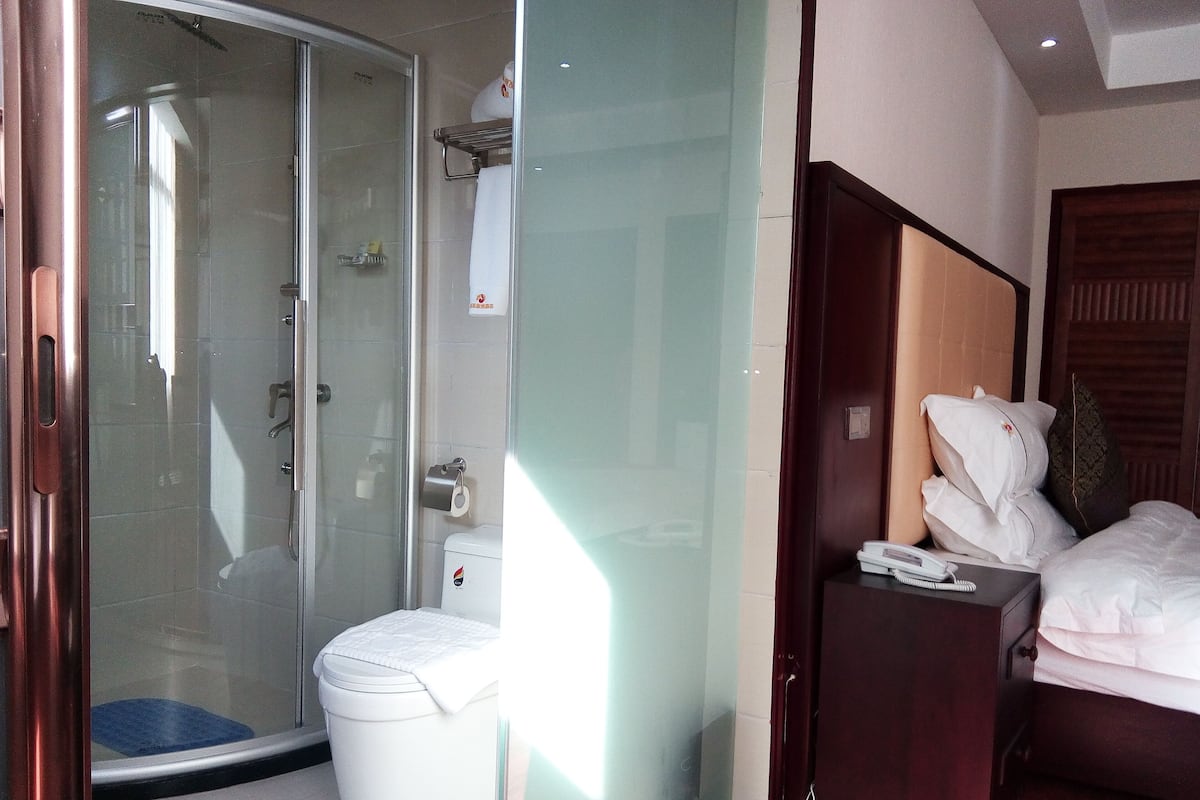 Douche, douche cascade, articles de toilette (gratuits)