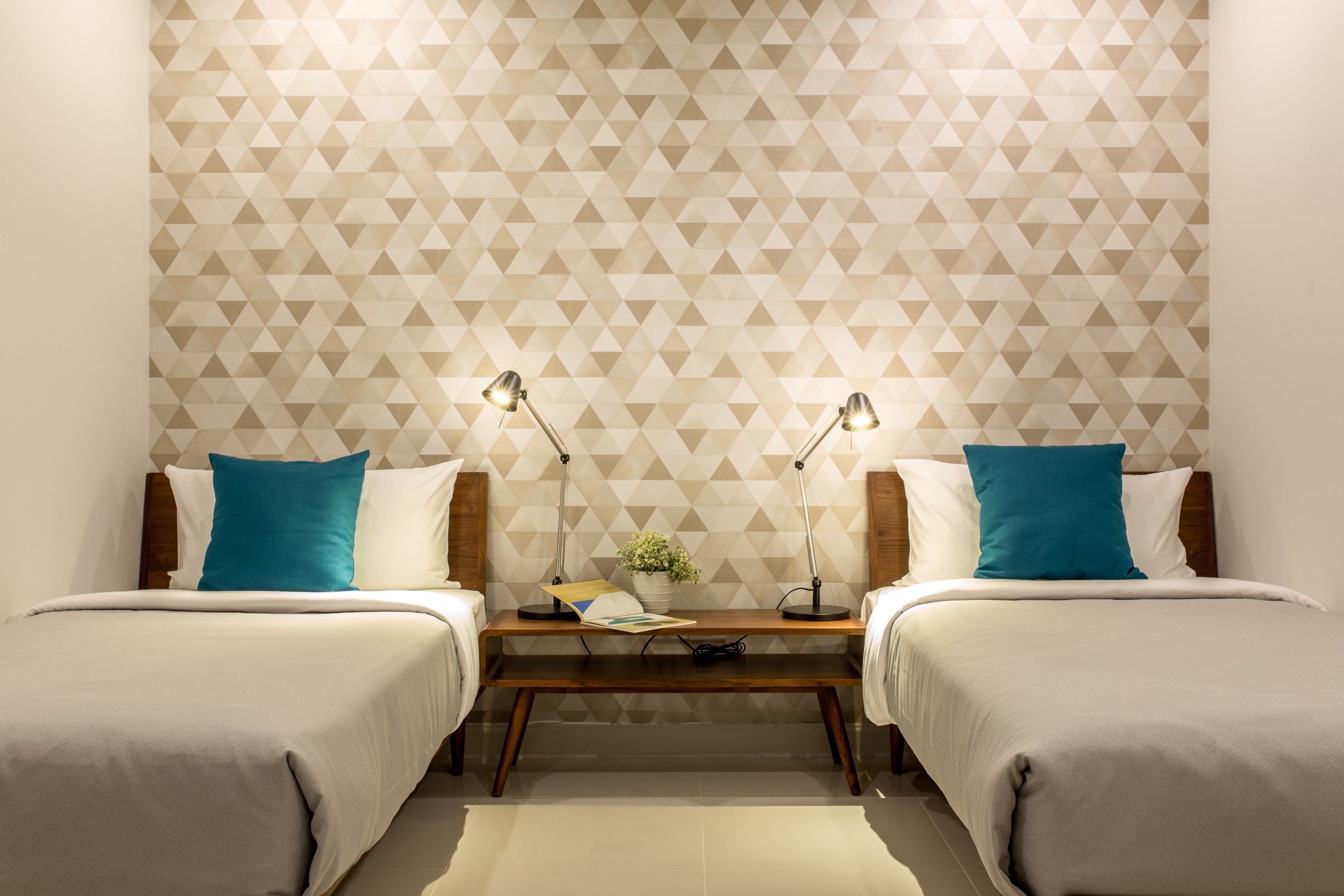 7 hálószoba, széf a szobában, egyedi dekoráció és egyedi berendezés