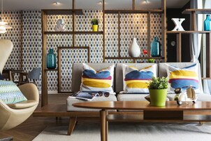 Villa | Living room | Flat-screen TV, DVD player