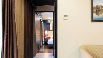 Suite, 1 King Bed