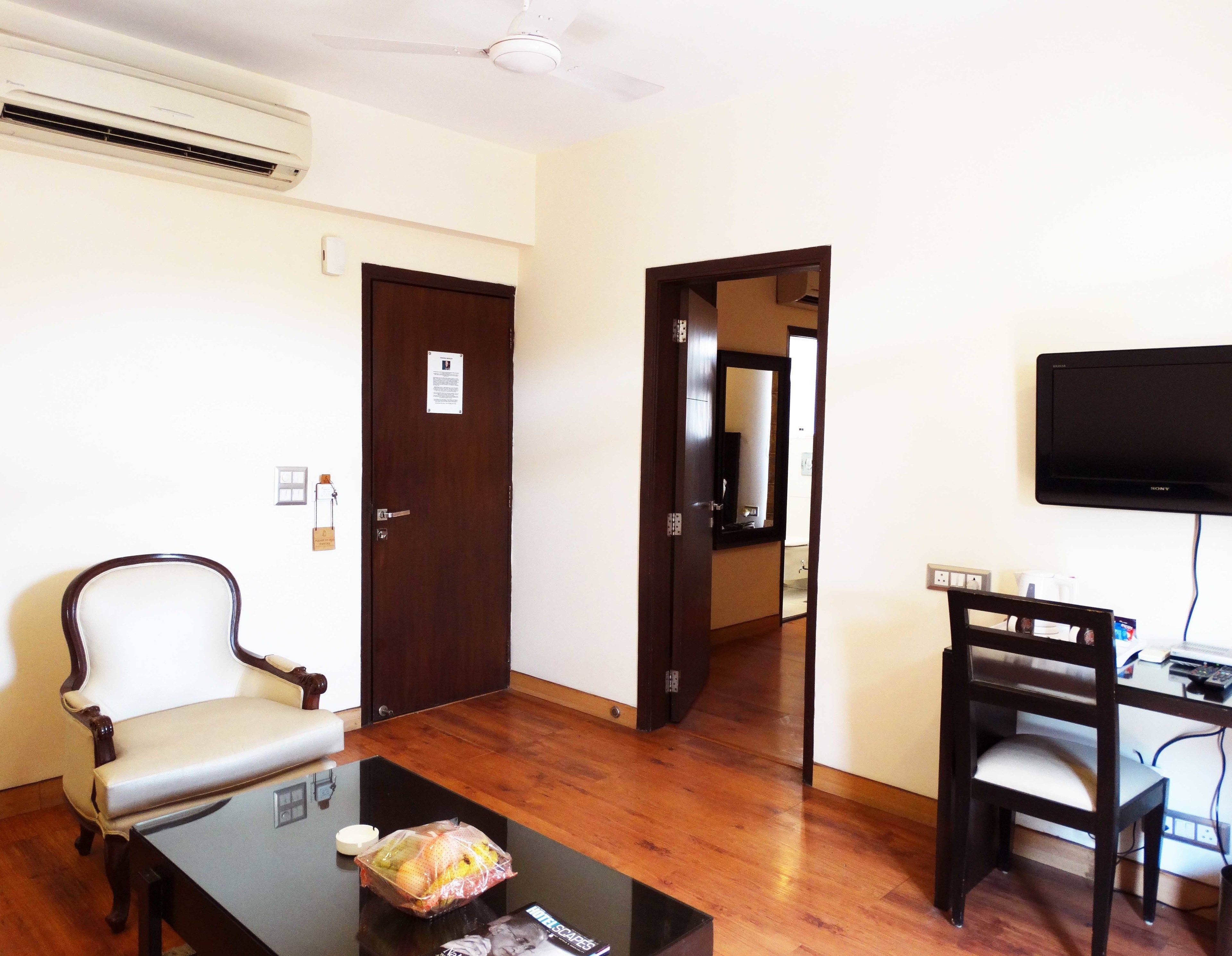 42-inch lcd tv with cable channels, tv