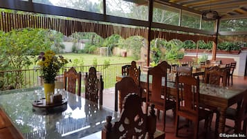 Breakfast, lunch, dinner served; Fusion cuisine