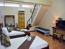 Escritorio, sistema de insonorización, wifi gratis y ropa de cama 