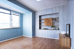 Family Room | Soundproofing, free WiFi