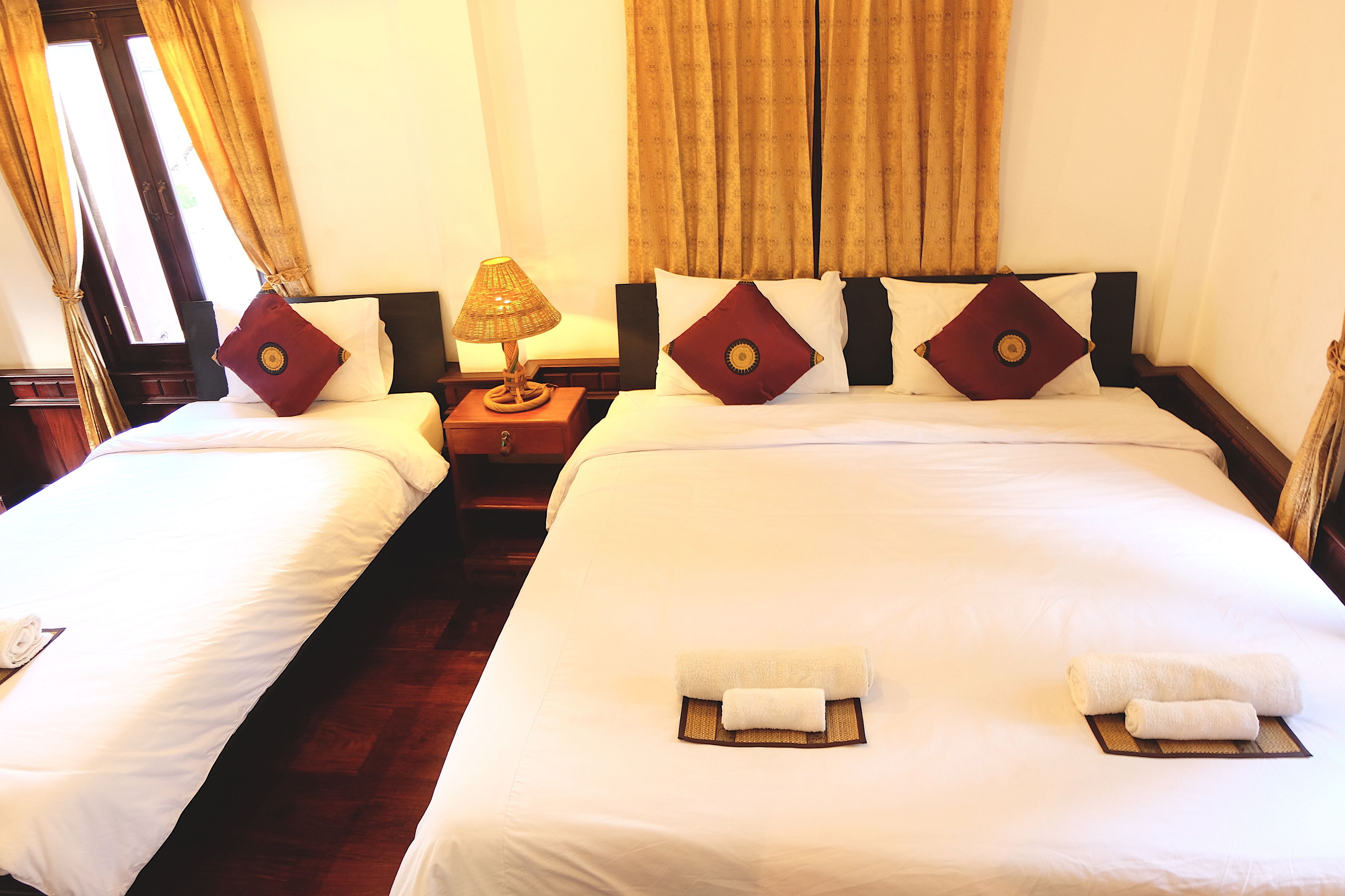 family room, multiple beds | desk, free wifi, bed sheets