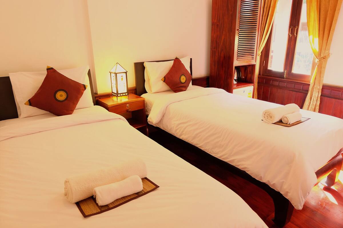 Desk, free WiFi, bed sheets