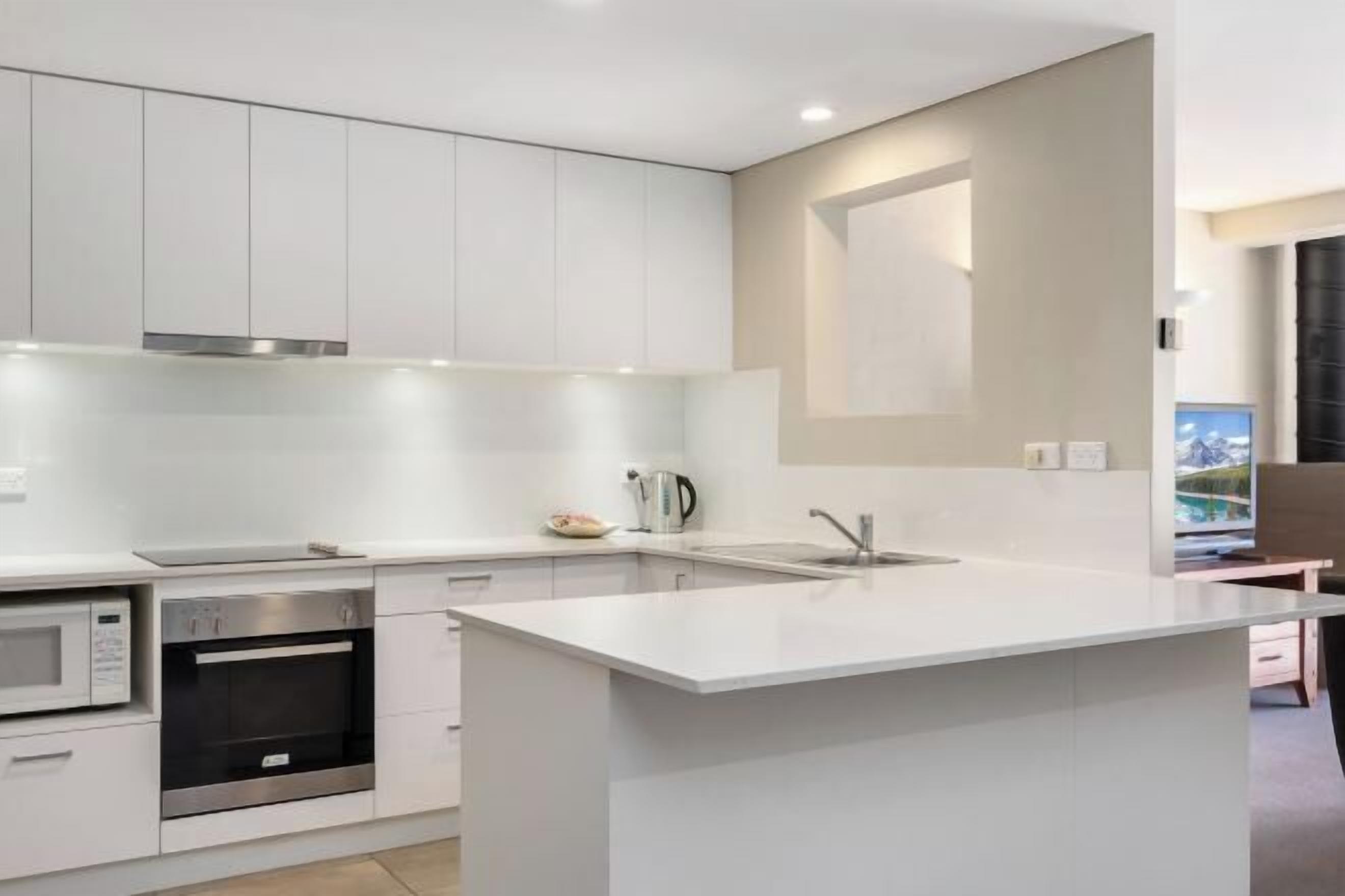 Private kitchen | Microwave, stovetop, coffee/tea maker, toaster