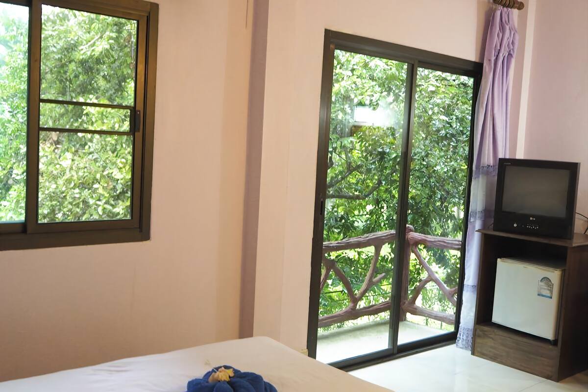 Superior Fan River View | Desk, rollaway beds (surcharge)