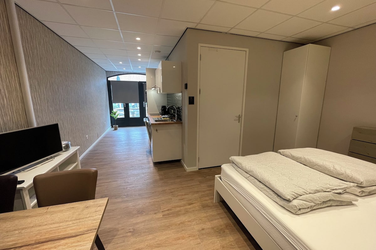 Studiosvit Premium - 1 sovrum - terrass - utsikt mot staden | 1 sovrum, arbetsyta för laptop, ljudisolering och gratis wi-fi
