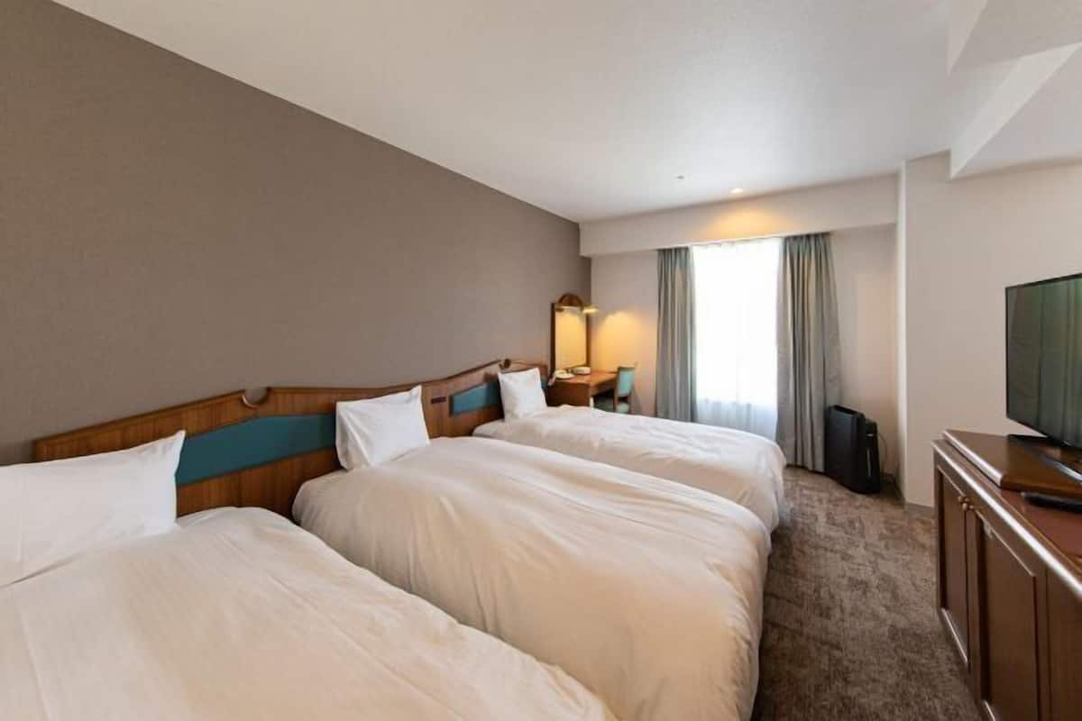 Desk, free WiFi, bed sheets
