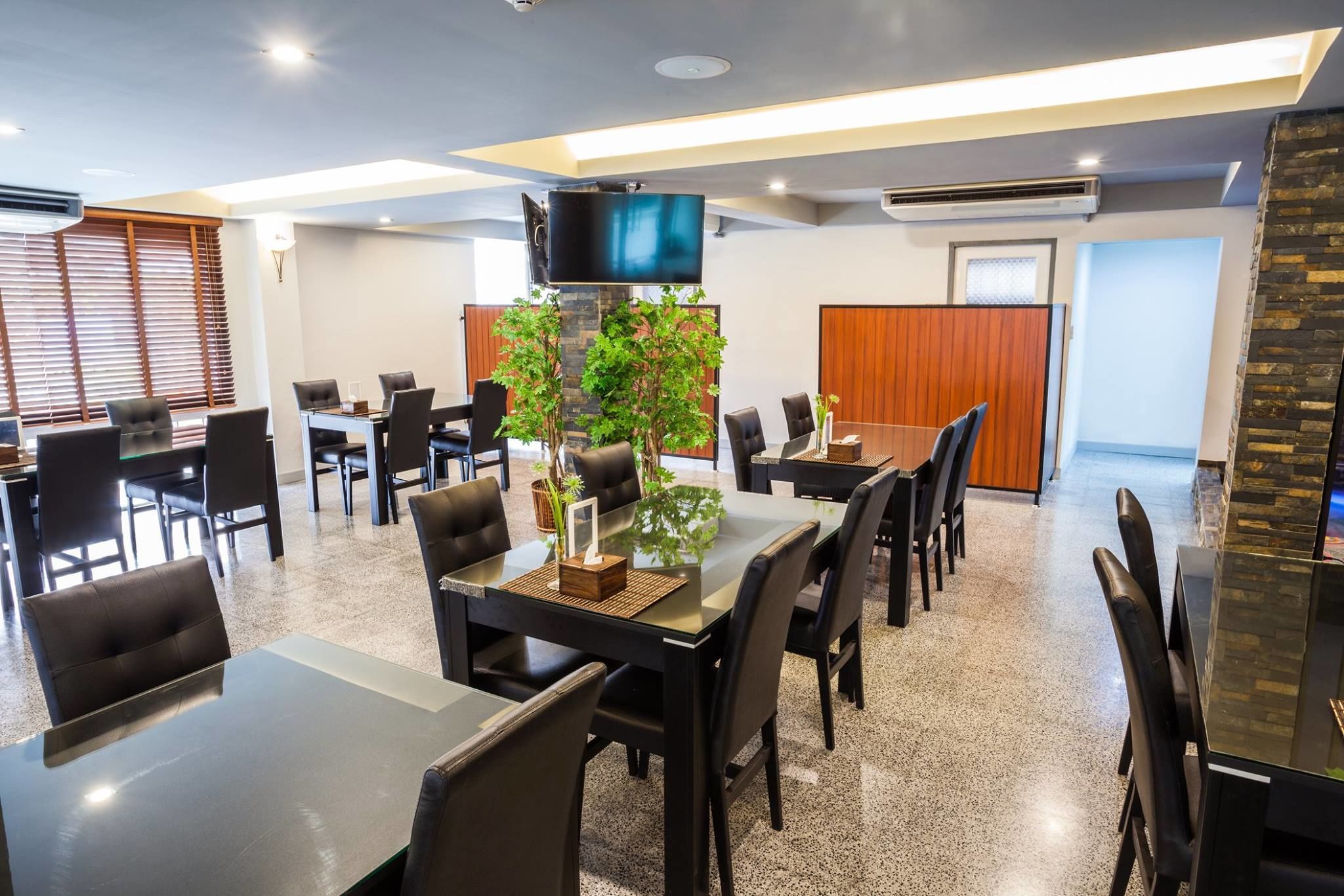 breakfast, lunch, dinner served; thai cuisine