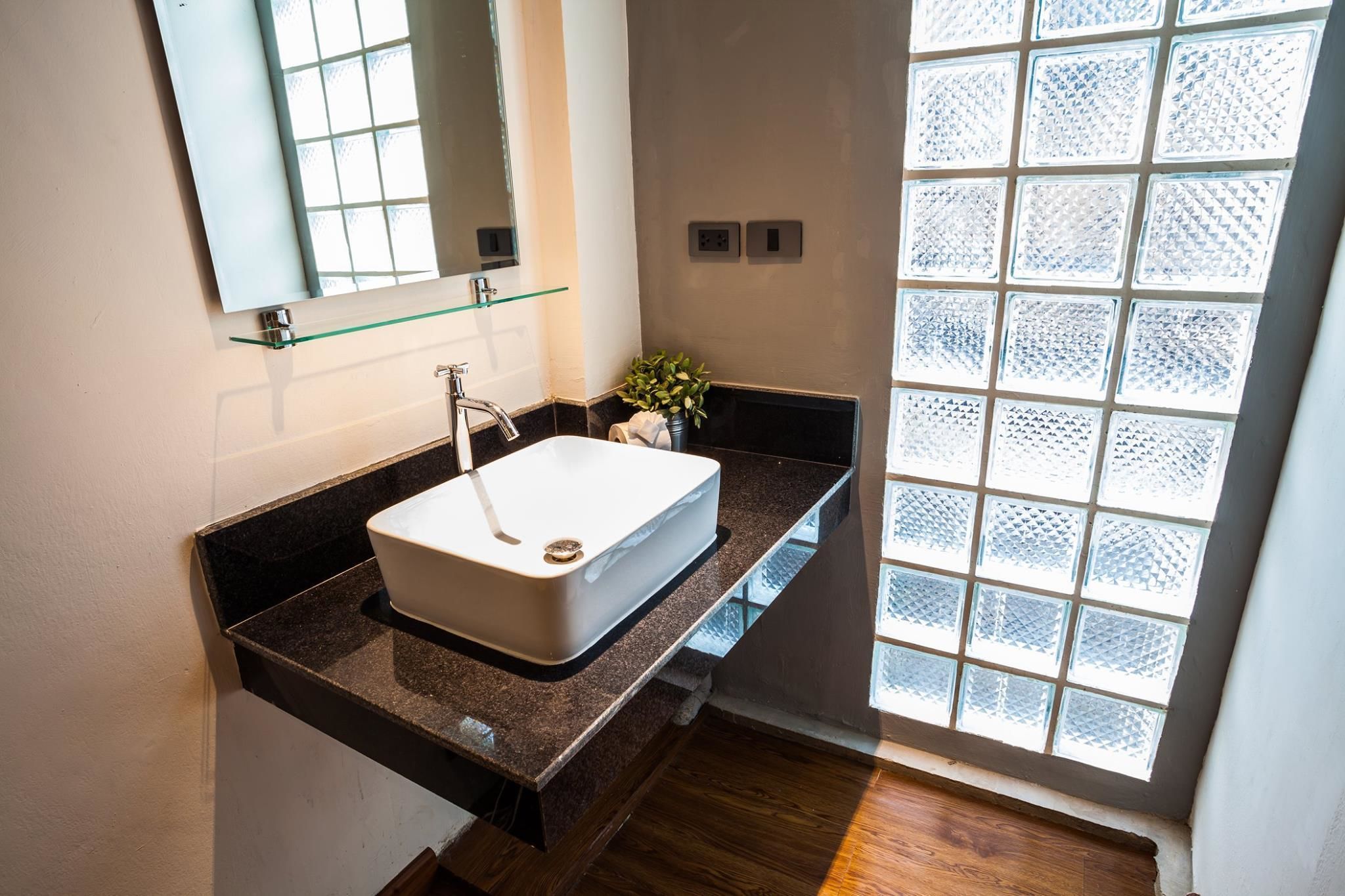 admire standard  (no window, no balcony) | bathroom sink