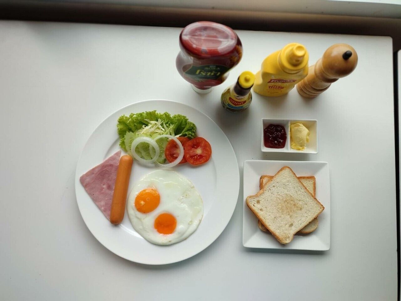 breakfast, lunch, dinner served; thai cuisine