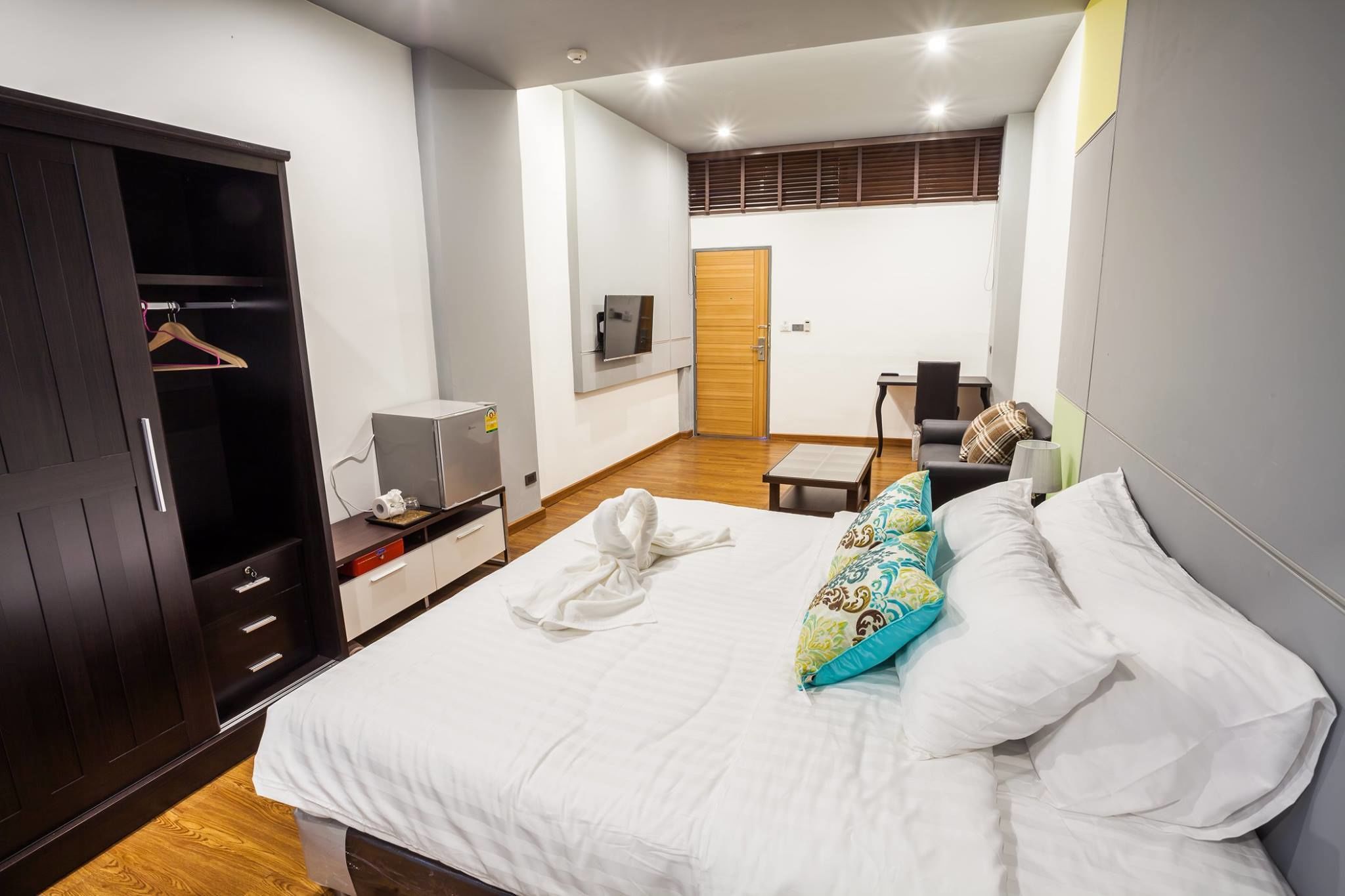 admire gold | rollaway beds