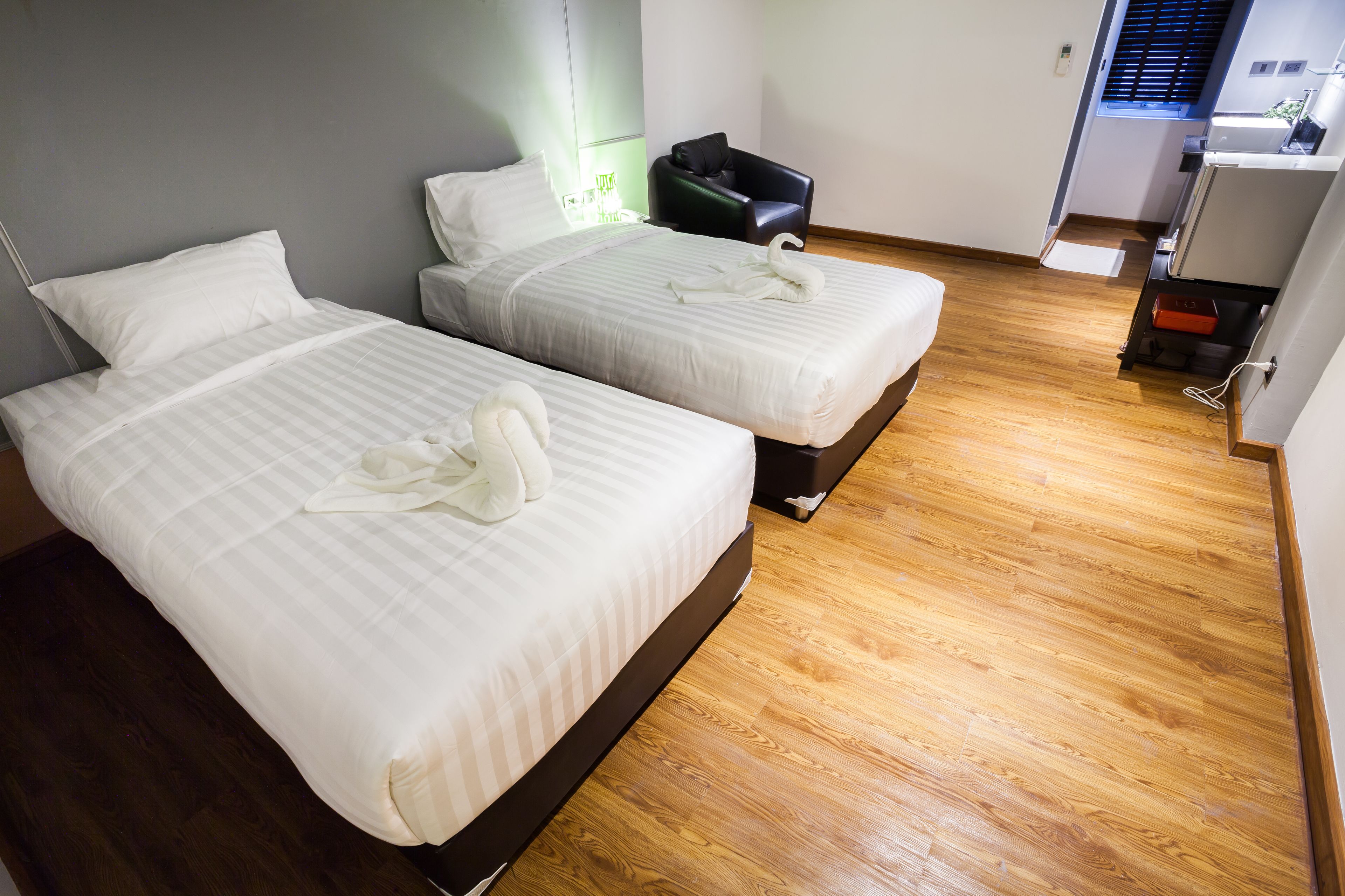 admire silver | rollaway beds