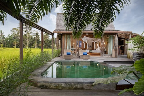 Bulan Madu One Bedroom Pool Villa | Kolam renang | Kolam renang outdoor, dengan payung kolam renang dan kursi berjemur
