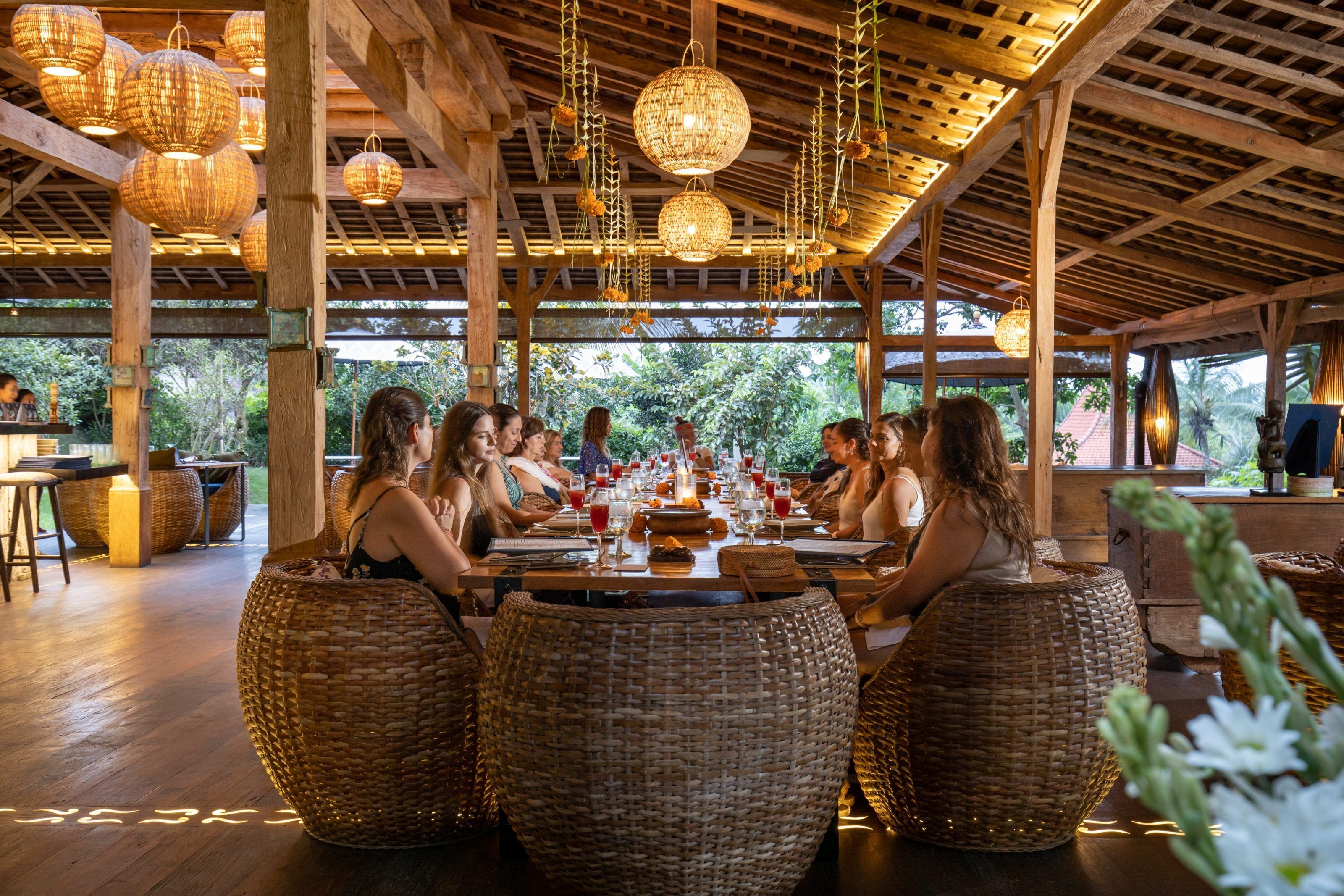 breakfast, lunch, dinner served; international cuisine