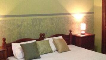 Cots/infant beds, rollaway beds