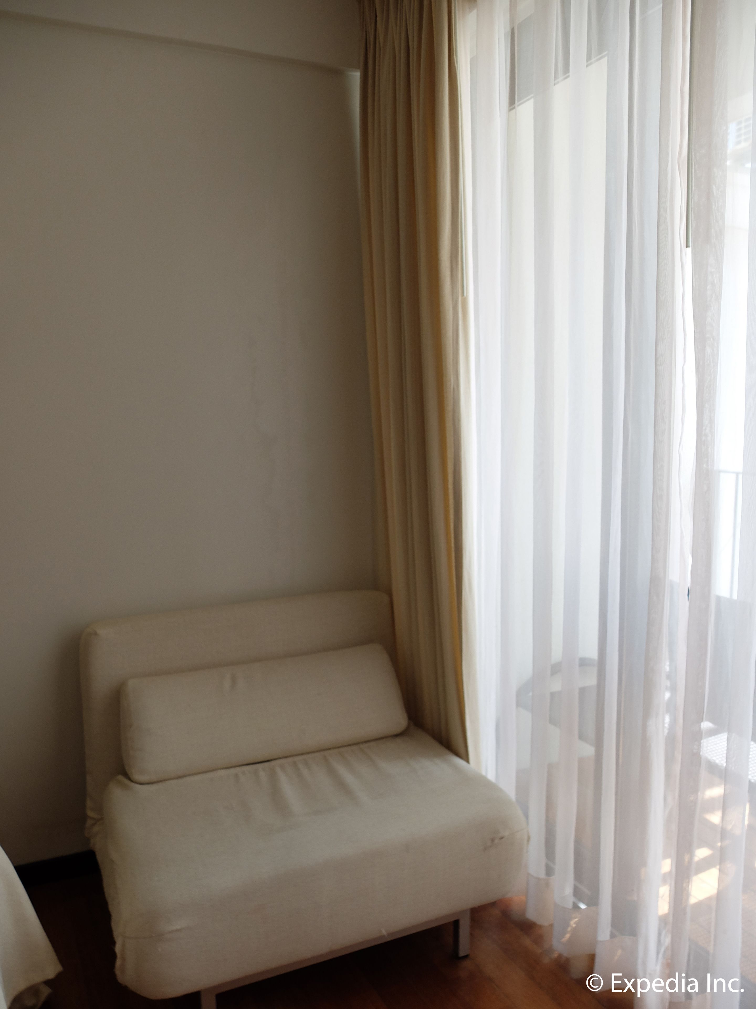 double room, 1 queen bed, beachfront (first floor) | 1 bedroom, in-room safe, desk, laptop workspace