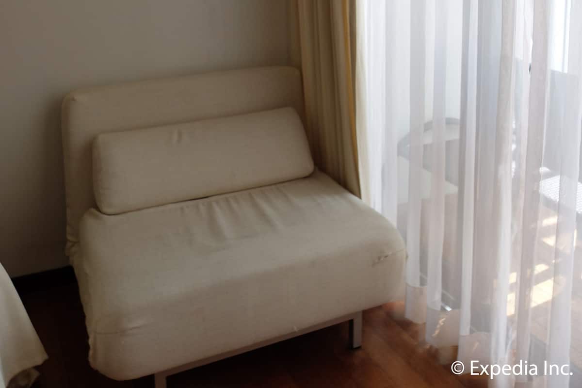 double room, 1 queen bed, beachfront (first floor) | 1 bedroom, in-room safe, desk, laptop workspace