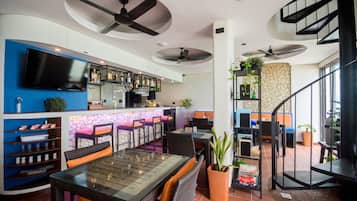 2 restaurants, breakfast, lunch, dinner served; international cuisine