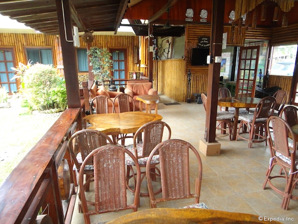 Breakfast, lunch, dinner served; Filipino cuisine