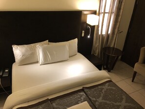 Premium bedding, in-room safe, desk, laptop workspace