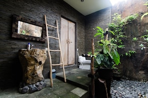 Suite | Bathroom