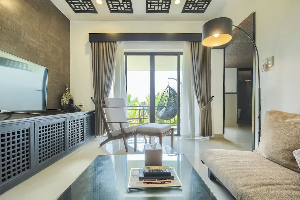 Villa King River View - Foot massage, Onsen Included | Living area | 40-inch Smart TV with cable channels, TV