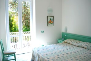 Premium bedding, minibar, desk, blackout drapes - B&B La Vispa Teresa (Ischia)