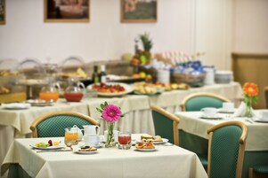 Lunch and dinner served, Regional cuisine