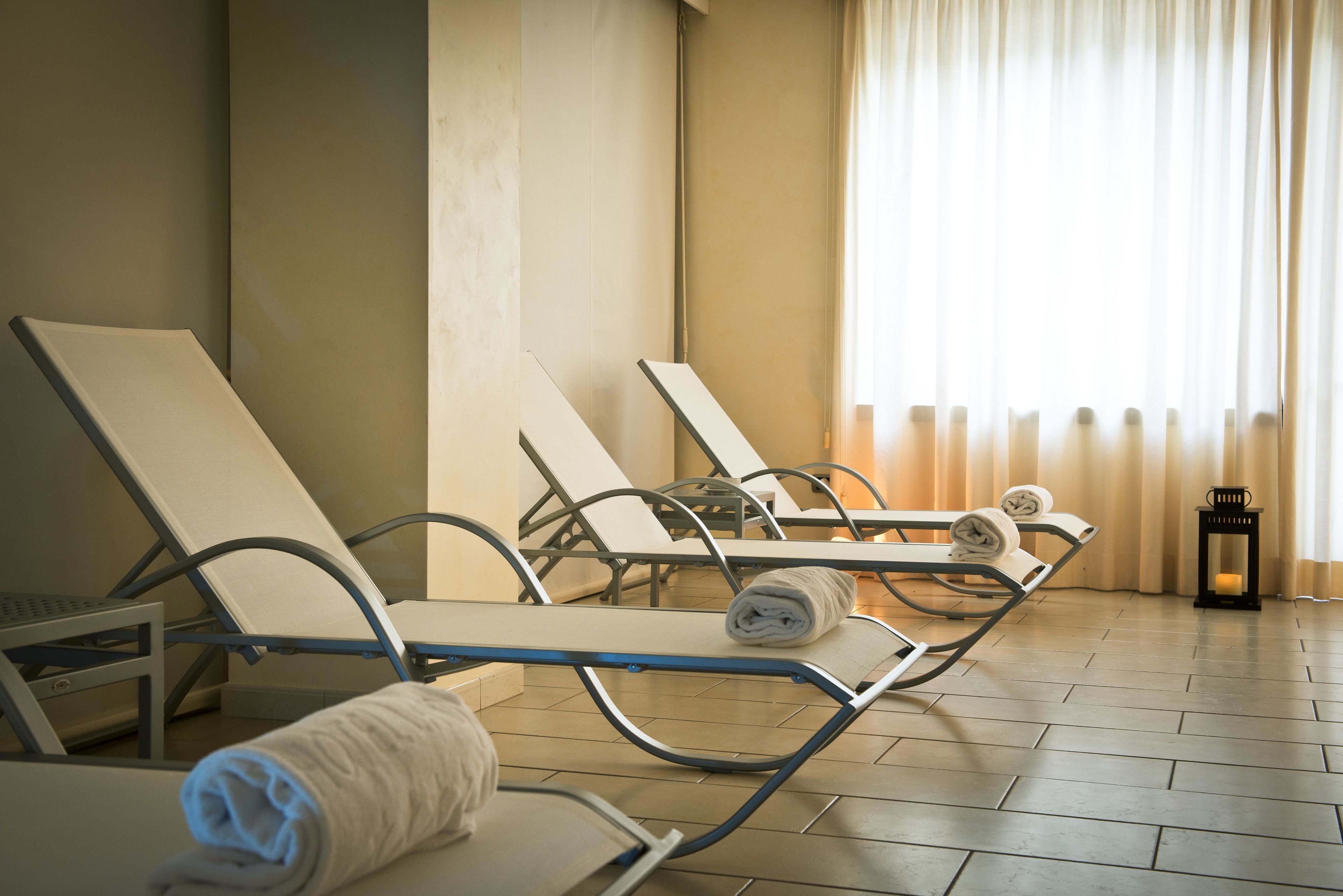 桑拿、热水浴缸、湿蒸房、土耳其浴、按摩服务