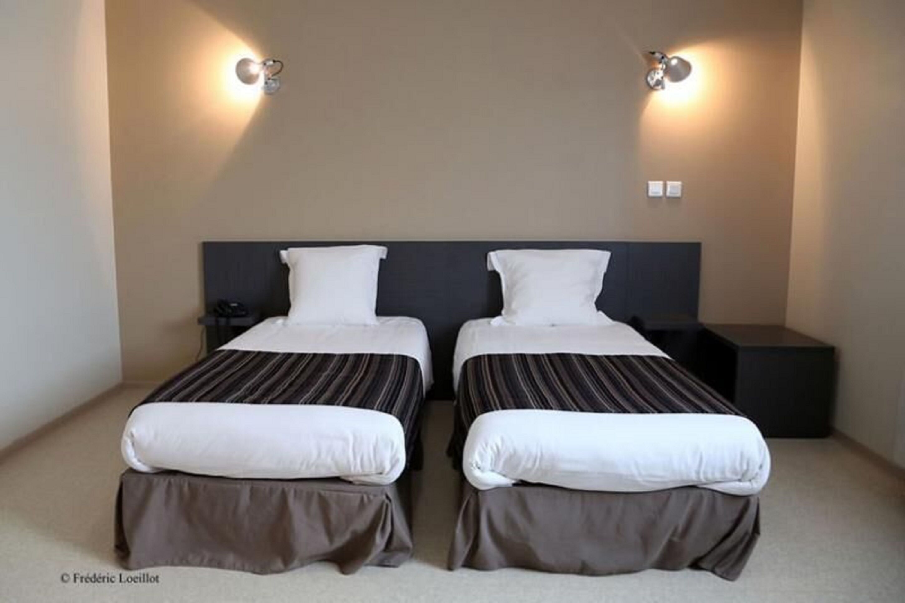 twin room | 1 bedroom, desk, laptop workspace, soundproofing