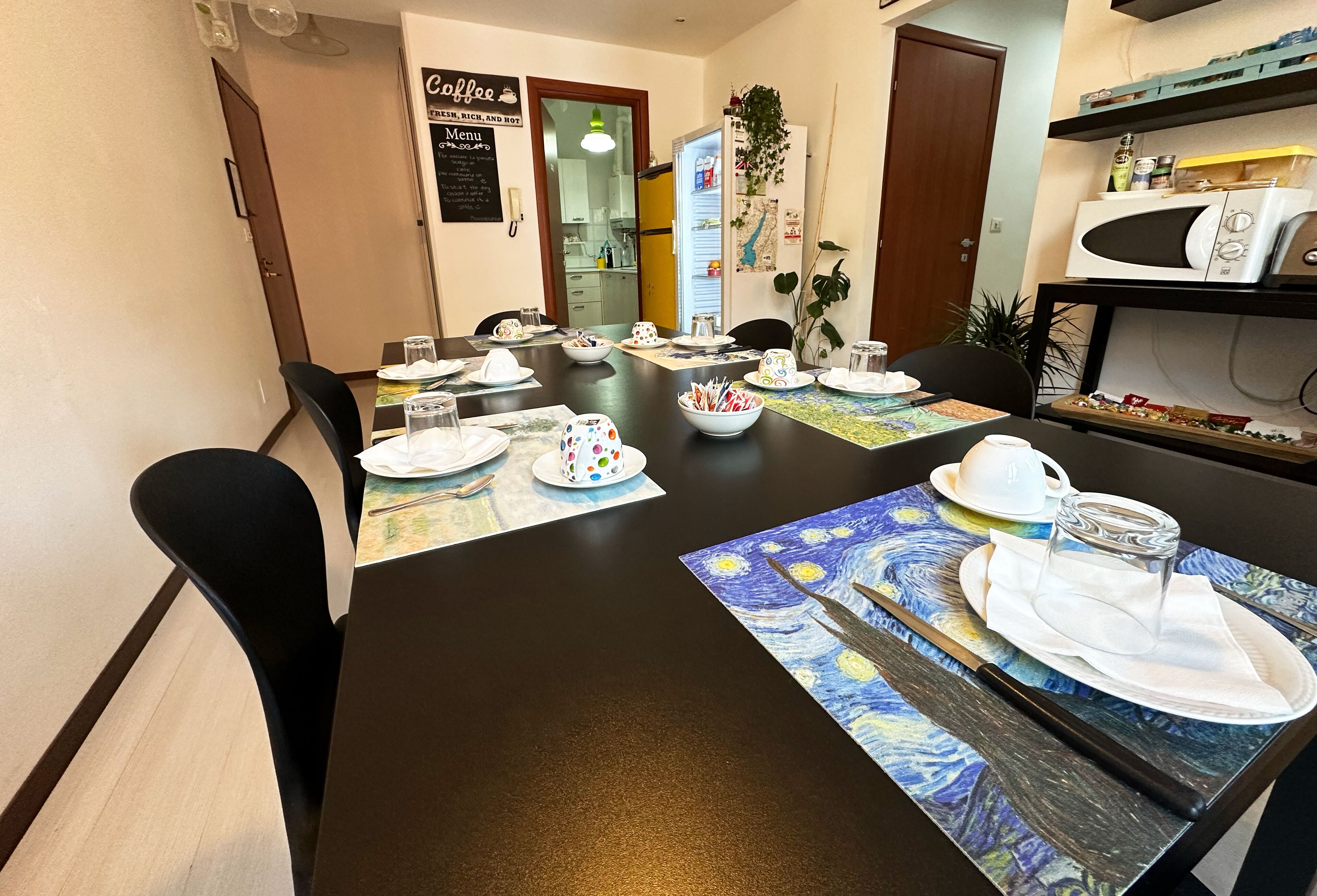 Tägliches Frühstücksbuffet (10 EUR pro Person)