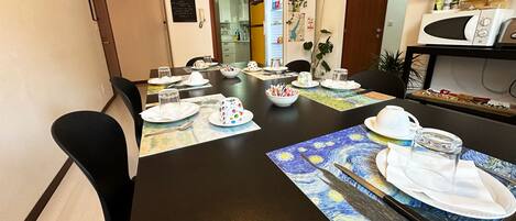 Desayuno buffet (EUR 10 por persona)