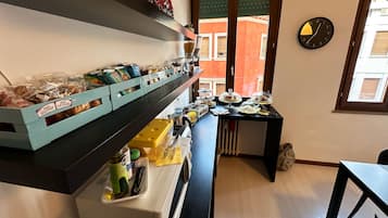 Desayuno buffet (EUR 10 por persona)