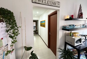 每日供应自助式早餐（每人 EUR 10.00）