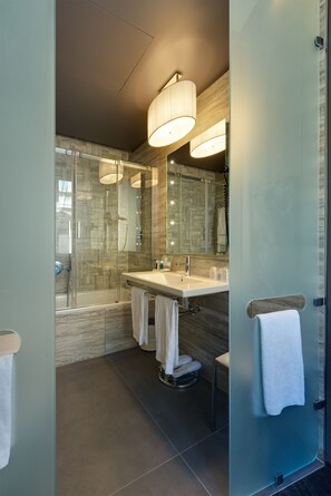 Executive Double Room (2 pax) | Bathroom | Rainfall showerhead, free toiletries, hair dryer, bathrobes - Stendhal Luxury Suites (Rome)
