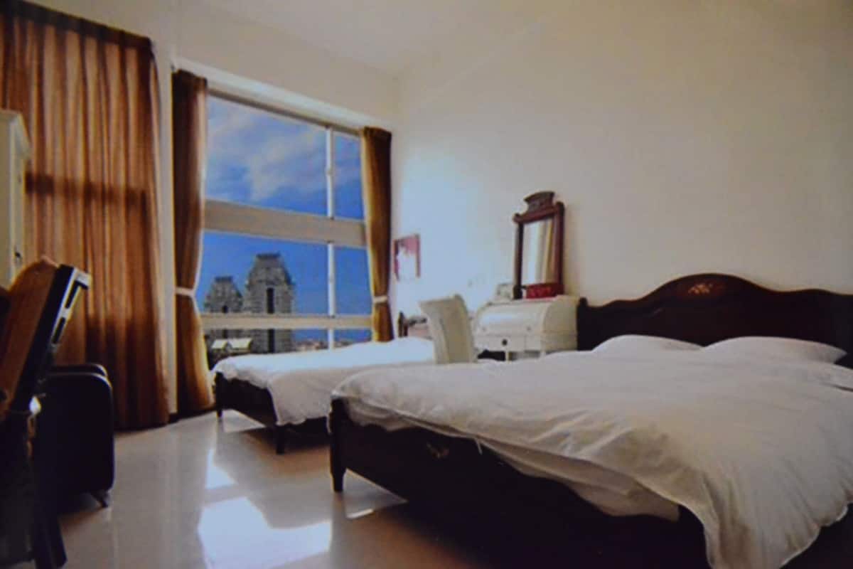 Quadruple Room | Egyptian cotton sheets, down comforters, pillowtop beds