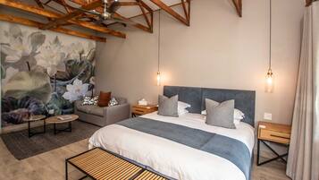 Luxury Suite | Premium bedding, down comforters, memory foam beds, free minibar