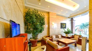 Lobby sitting area - Minh Toan Hotel (Da Nang)