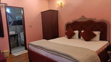 Een bureau, geluiddichte muren, gratis wifi, beddengoed